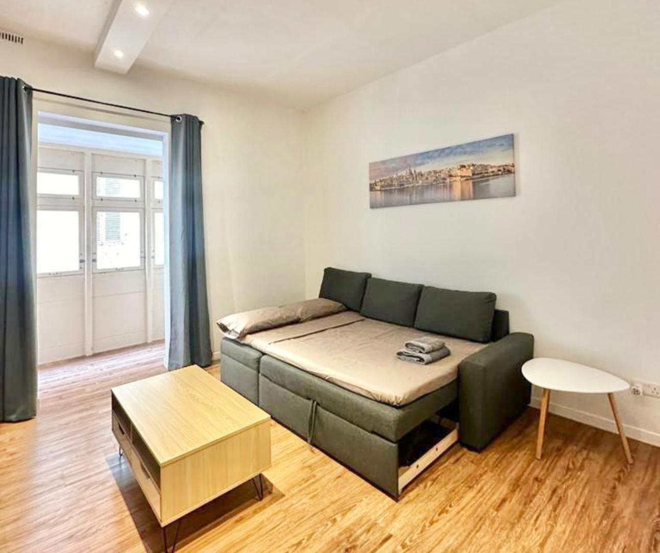 Central And Modern Valletta Flat Exterior photo