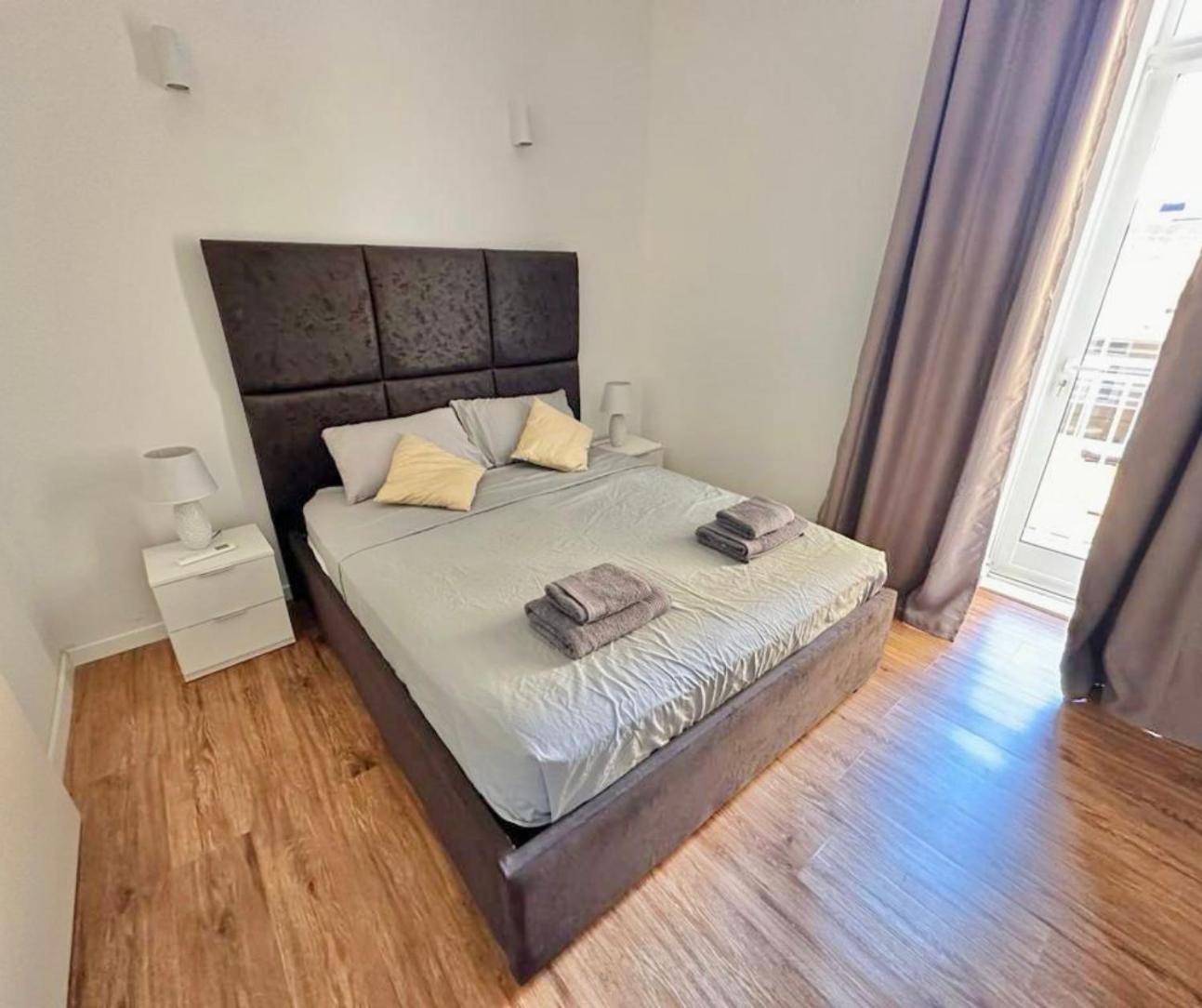 Central And Modern Valletta Flat Exterior photo